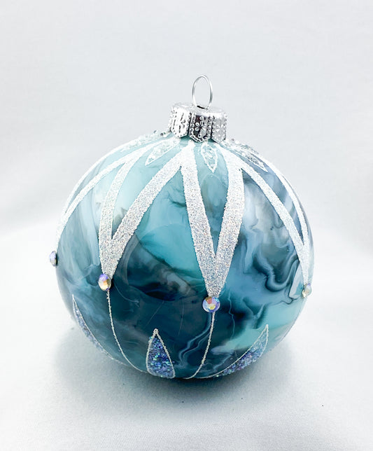 Baumschmuck-Christbaumschmuck-kugel-blau-weiss-tuerkis-weihnachts-deko-ch-Galerie-Luechinger