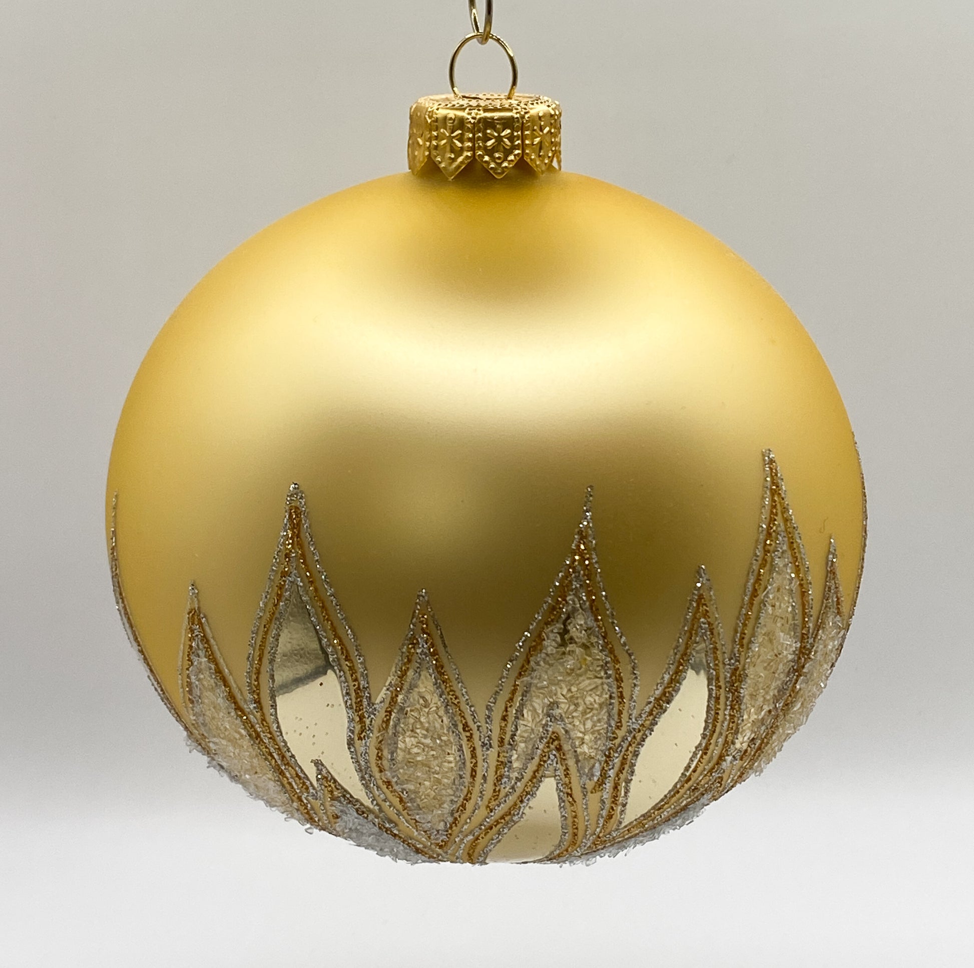Baumschmuck-Christbaumschmuck-kugel-gold-blaetter-weihnachts-deko-ch-Galerie-Luechinger