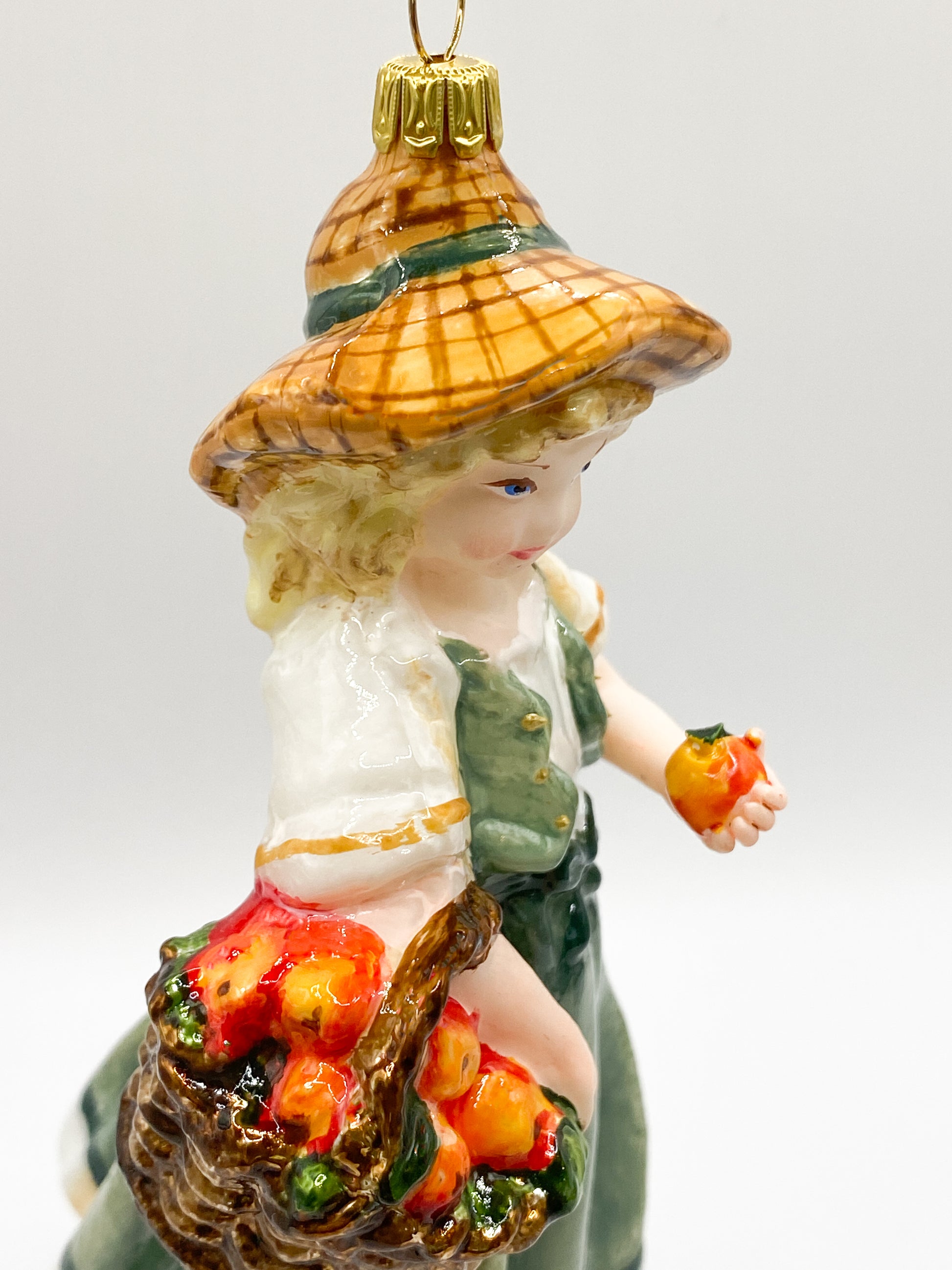 Baumschmuck-Christbaumschmuck-maedchen-korb-apfel-pfluecken-mostowski-komozja-weihnachts-deko-ch-Galerie-Luechinger4