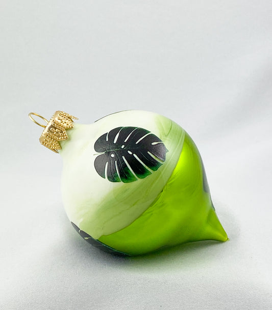 Baumschmuck-Christbaumschmuck-olive-monstera-marmoriert-gruen-weihnachts-deko-ch-Galerie-Luechinger