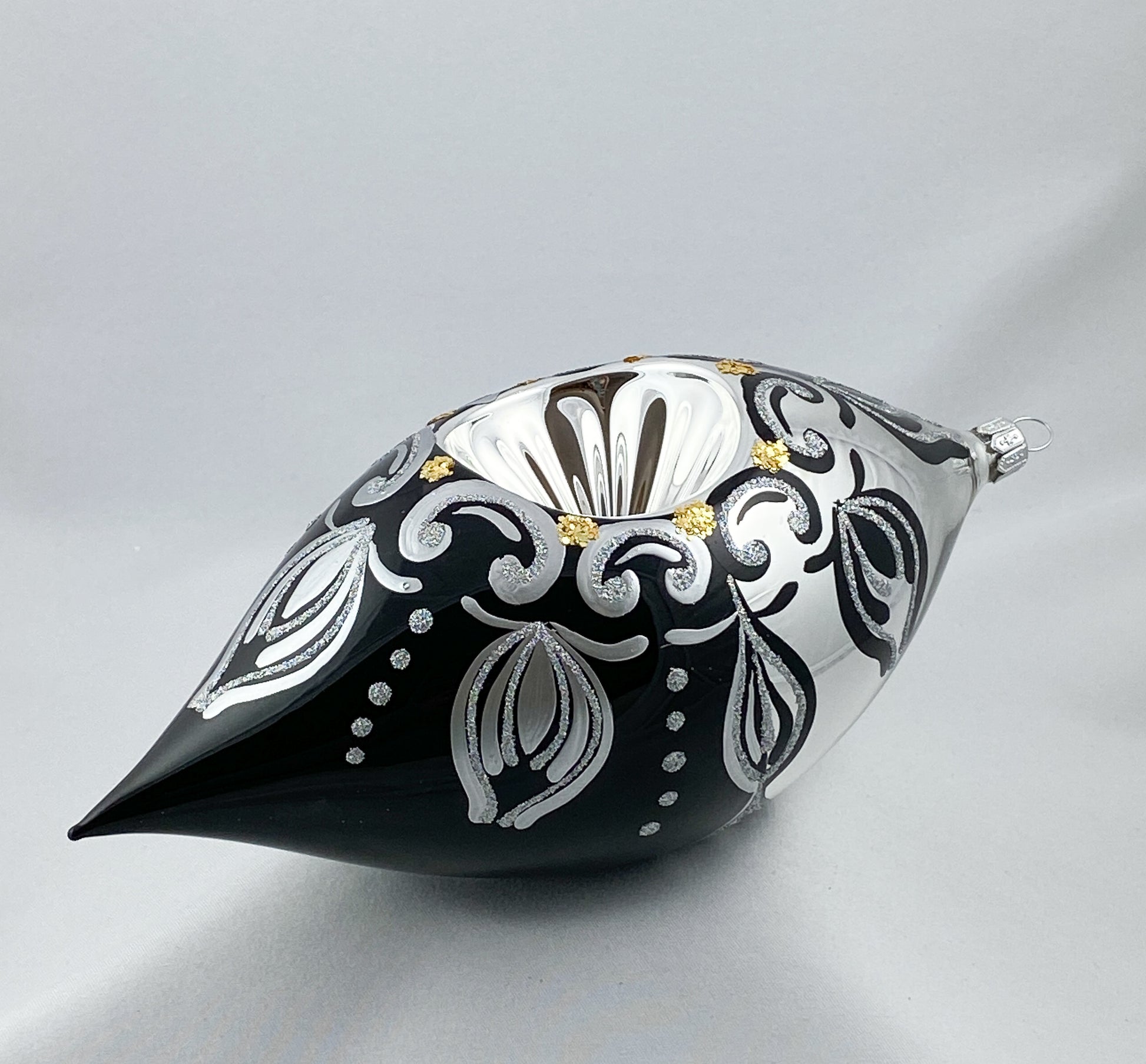 Baumschmuck-Christbaumschmuck-olive-reflex-silber-schwarz-weihnachts-deko-ch-Galerie-Luechinger2