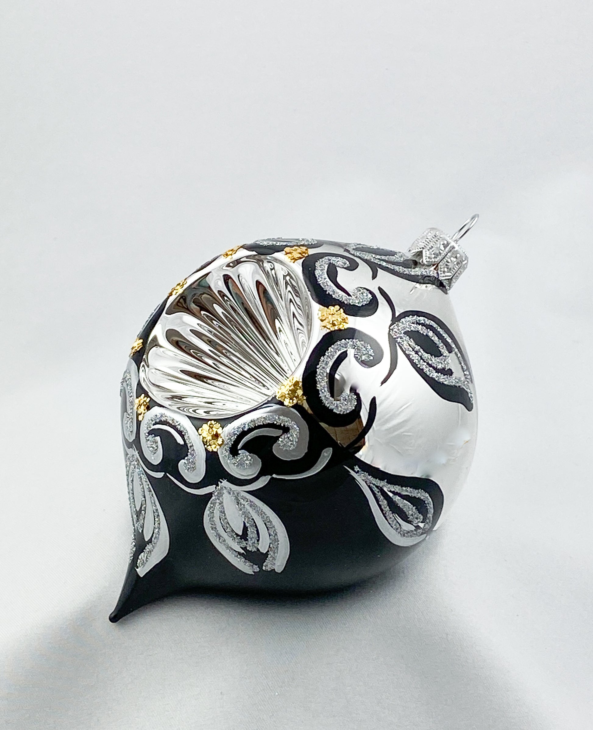 Baumschmuck-Christbaumschmuck-olive-reflex-silber-schwarz-weihnachts-deko-ch-Galerie-Luechinger6