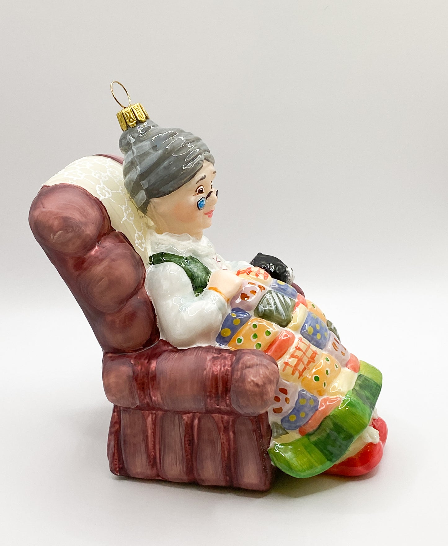 Baumschmuck-Christbaumschmuck-oma-katze-gemuetlich-fauteuil-mostowski-komozja-weihnachts-deko-ch-Galerie-Luechinger3