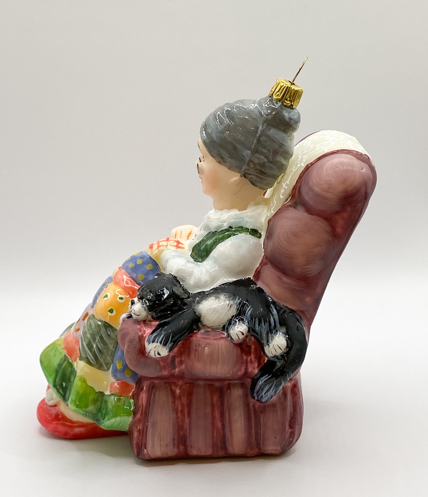 Baumschmuck-Christbaumschmuck-oma-katze-gemuetlich-fauteuil-mostowski-komozja-weihnachts-deko-ch-Galerie-Luechinger4