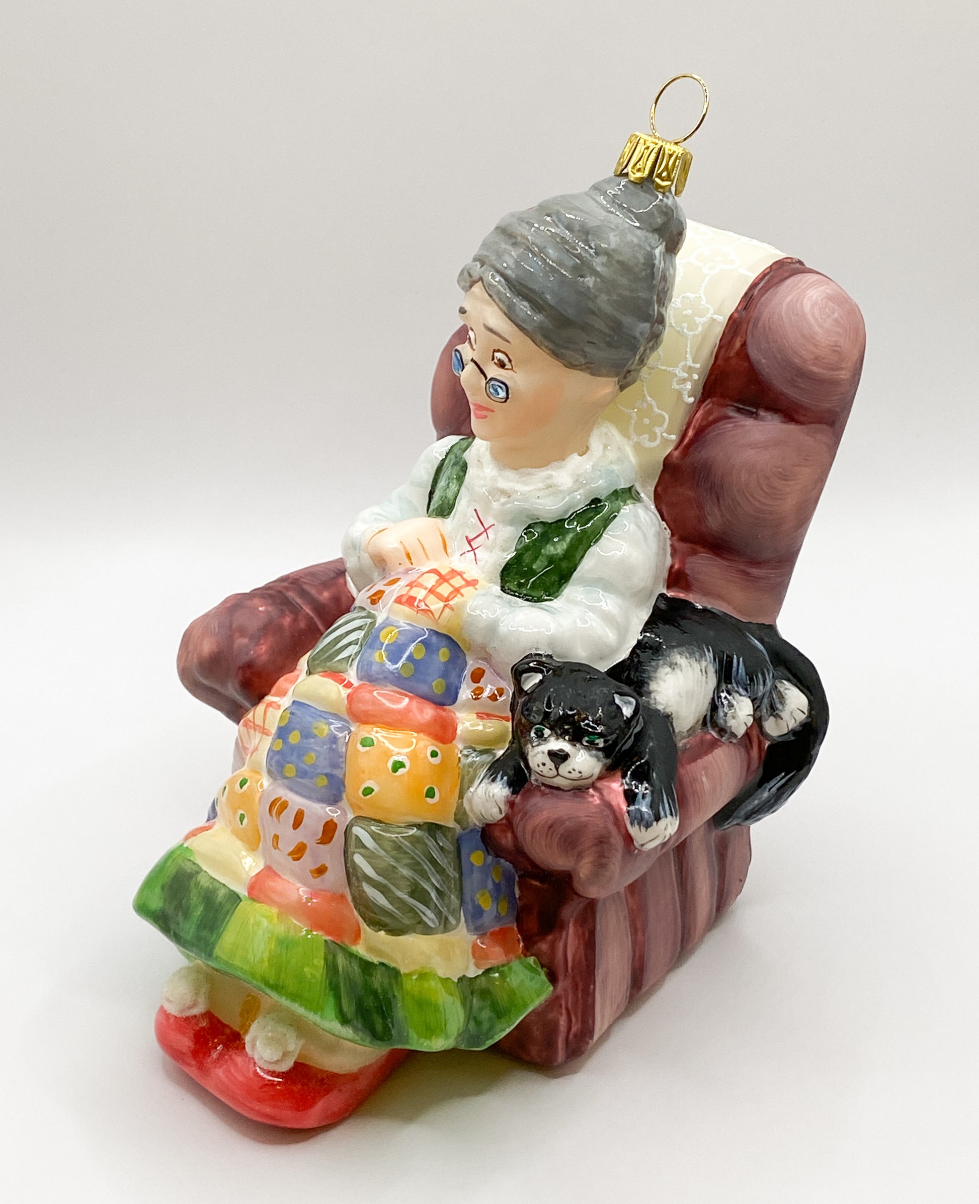 Baumschmuck-Christbaumschmuck-oma-katze-gemuetlich-fauteuil-mostowski-komozja-weihnachts-deko-ch-Galerie-Luechinger5