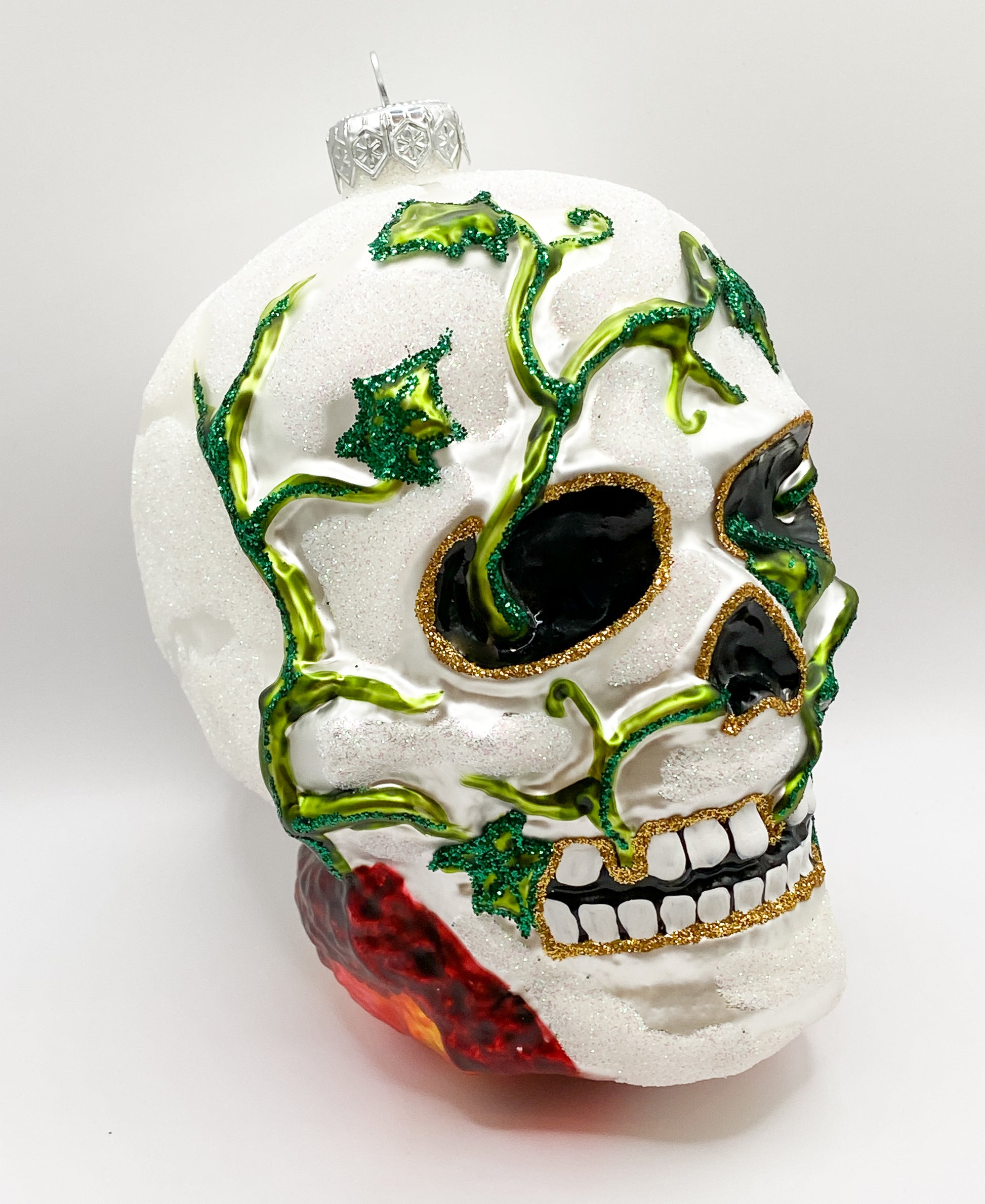 Baumschmuck-Christbaumschmuck-schaedel-totenkopf-efeu-ranken-weihnachts-deko-ch-Galerie-Luechinger2