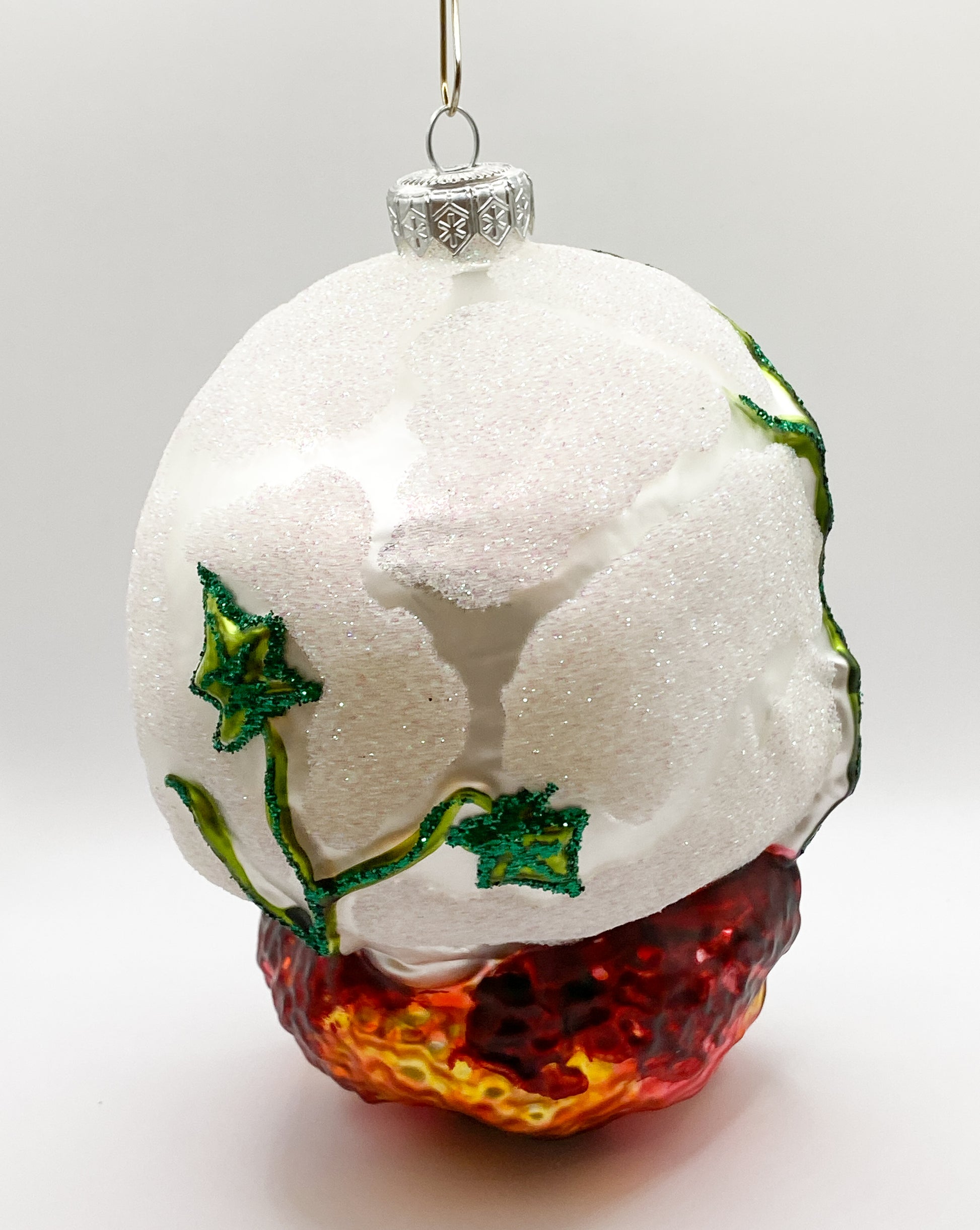 Baumschmuck-Christbaumschmuck-schaedel-totenkopf-efeu-ranken-weihnachts-deko-ch-Galerie-Luechinger3
