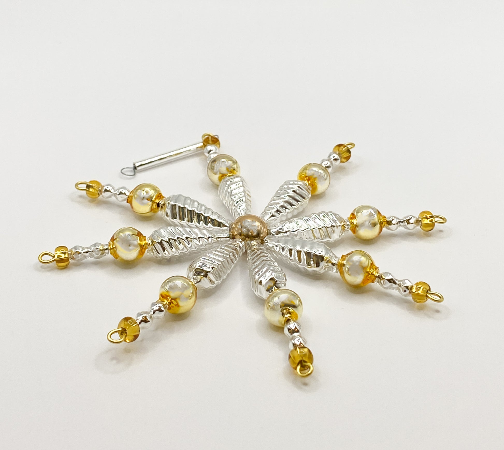 Baumschmuck-Christbaumschmuck-schneeflocke-gablonz-perlen-weihnachts-deko-ch-Galerie-Luechinger3