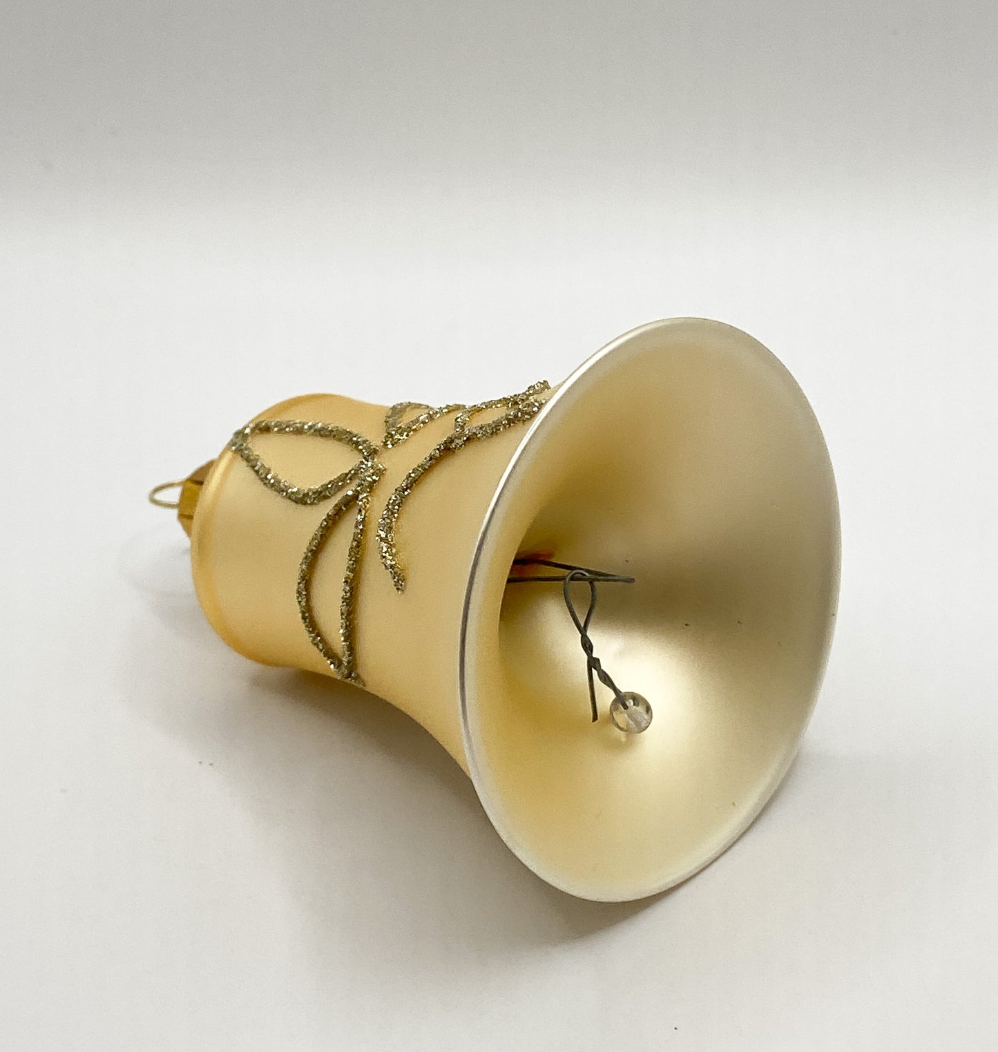 Glocke matt beige mit Blüte