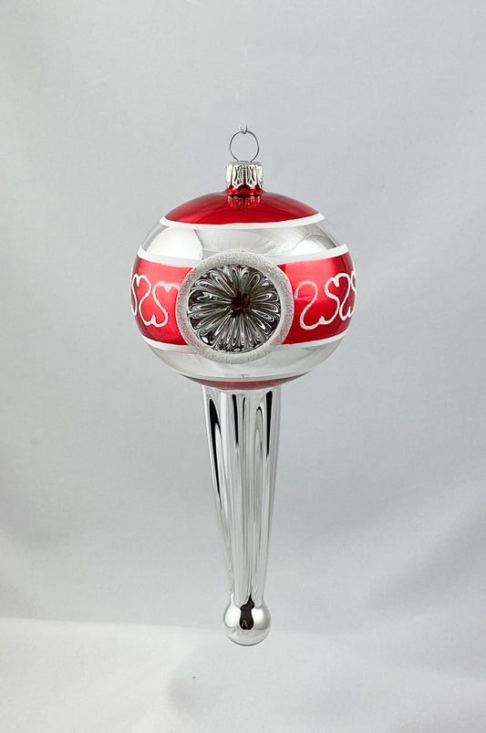 Stilisiertes Zapfenmotiv mit drei Reflexen in Rot und Silber