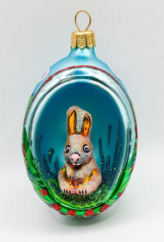 Offenes Osterei blau mit Hase
