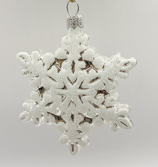 Silberne Schneeflocke mit weissem Glitzer