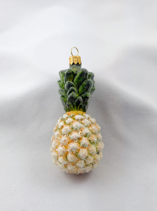 Whole Pineapple with Ice-Glitter