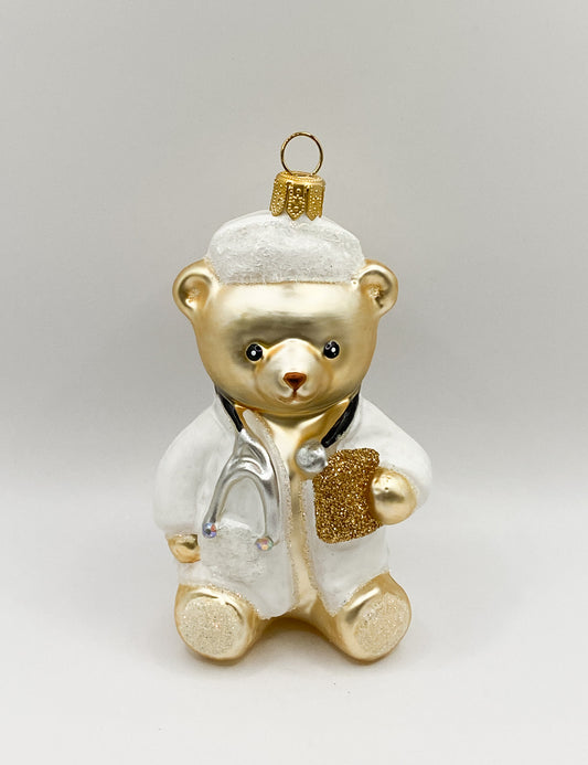 Teddybär im Arzt-Kittel mit Stethoskop