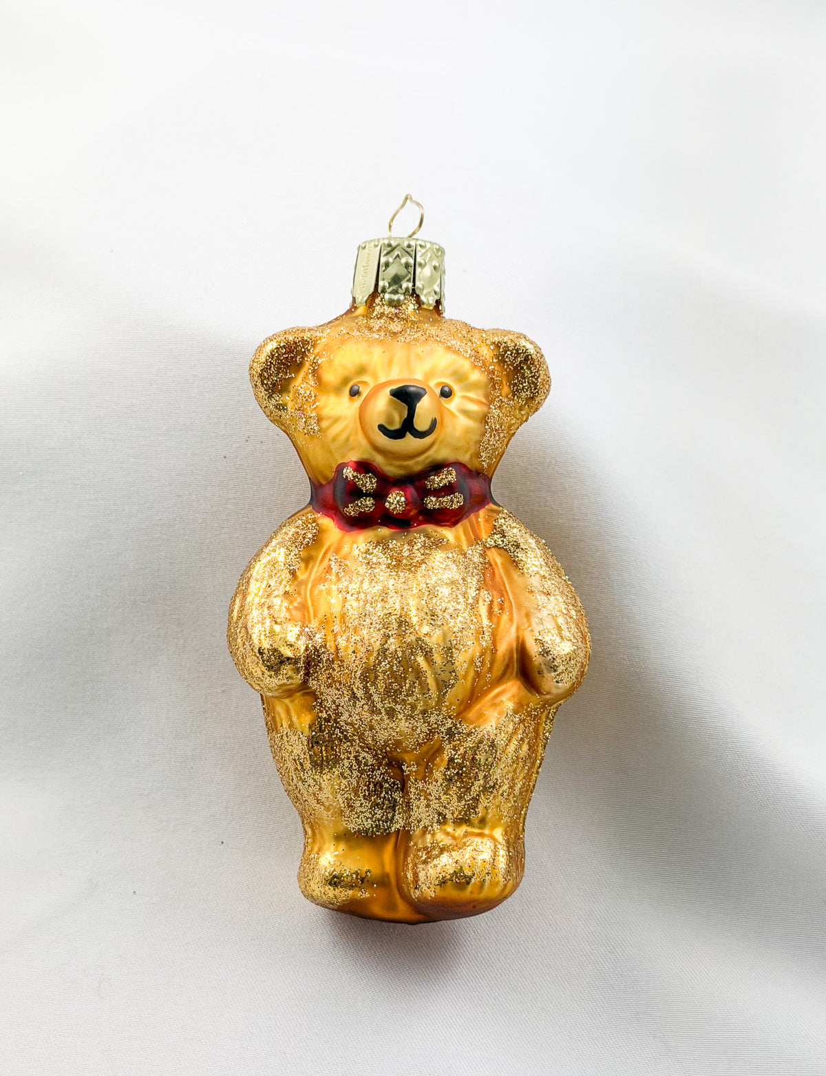 Teddy-Bär mit roter Schleife