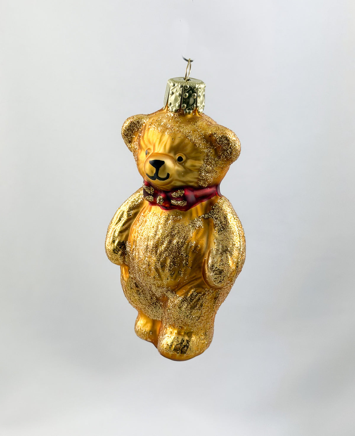 Teddy-Bär mit roter Schleife