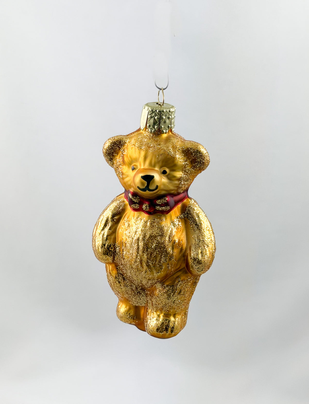 Teddy-Bär mit roter Schleife