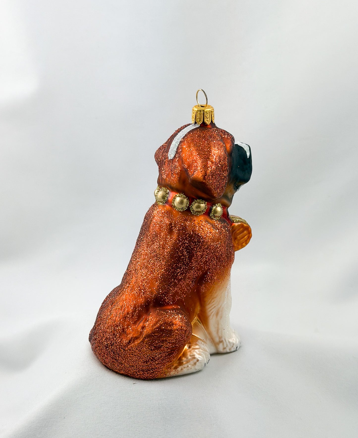 Sitzender Bernhardiner mit Fässchen