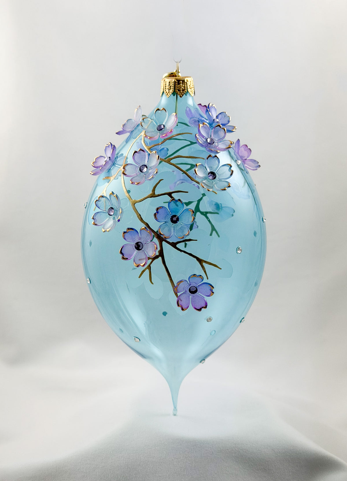 Grosse Tropfenform in Hellblau transparent mit vielen Blüten, GlitterLab