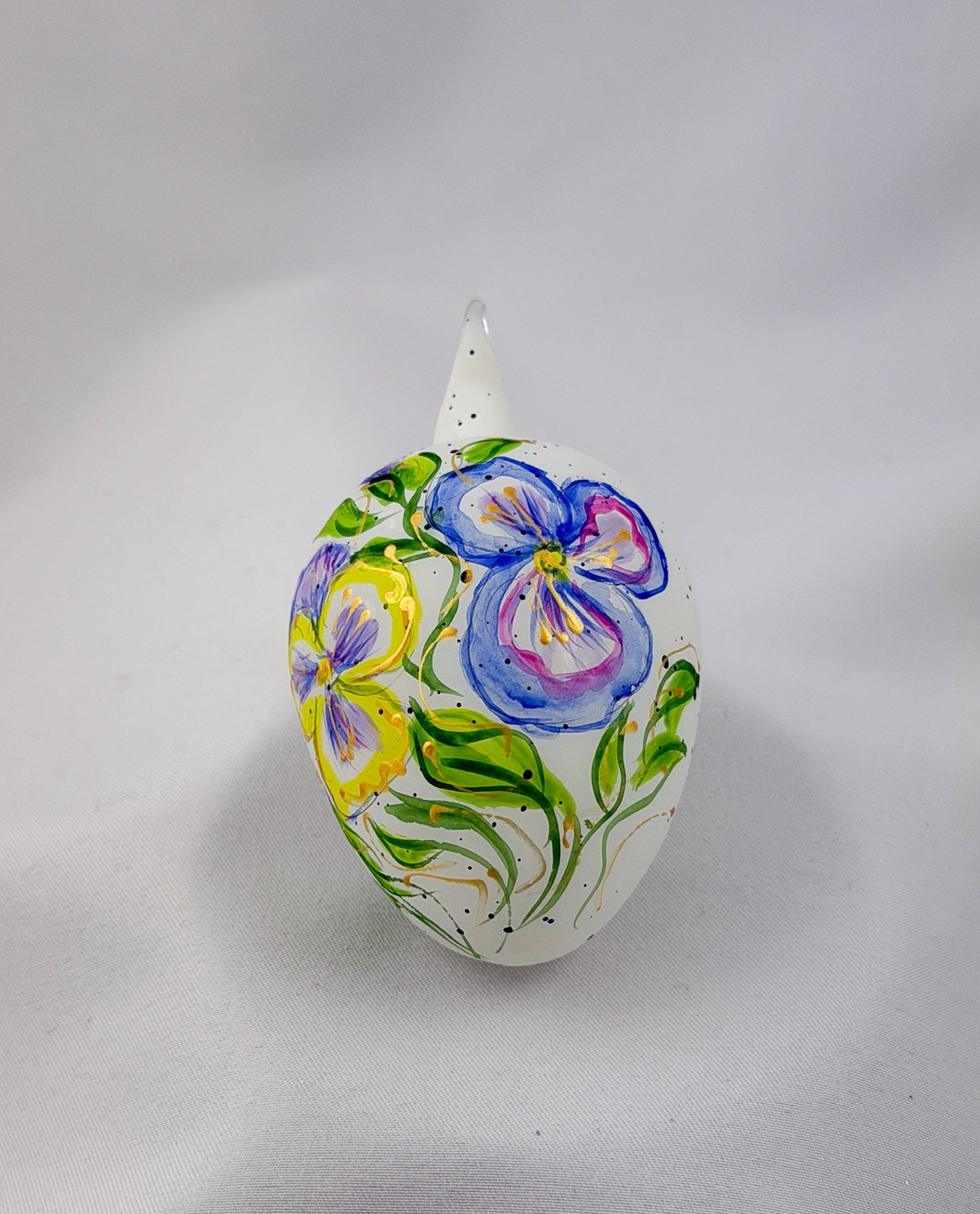 White Easter egg with flowers