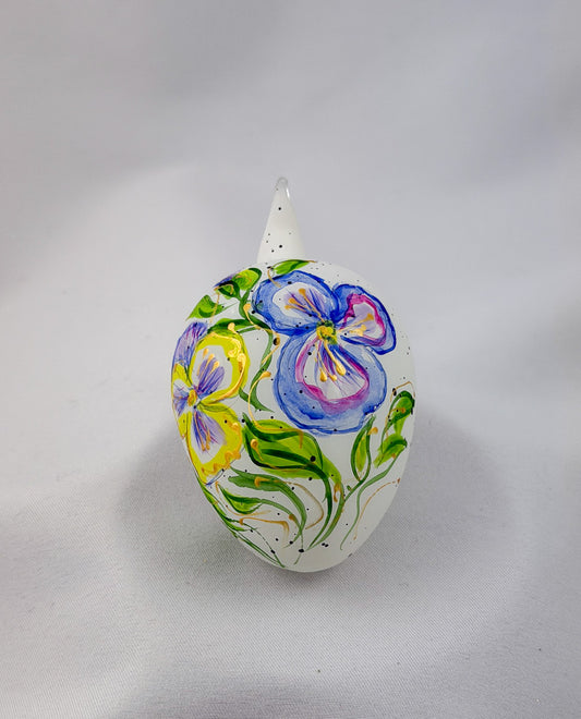 White Easter egg with flowers