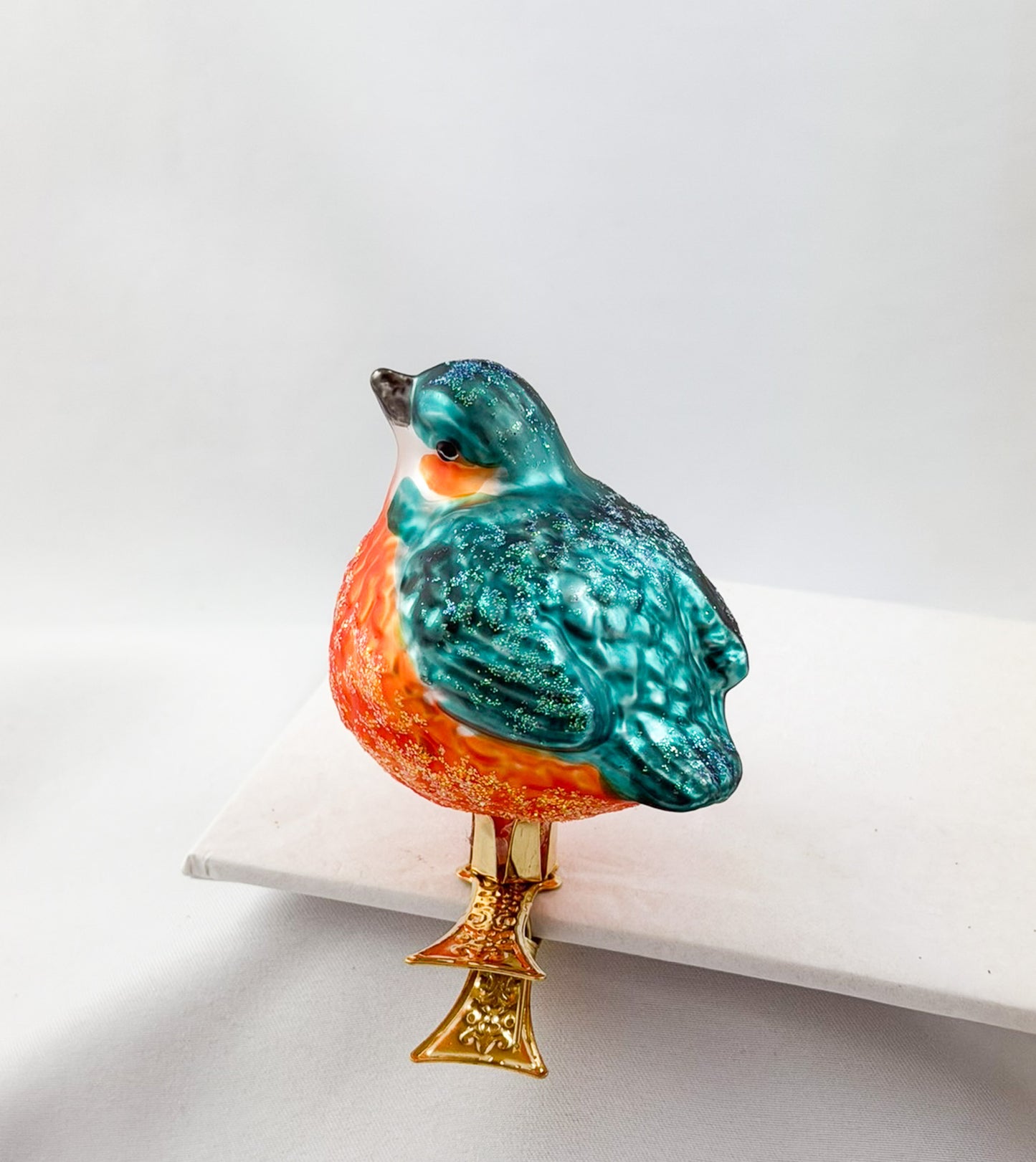 Kleiner dicker Eisvogel auf Clip