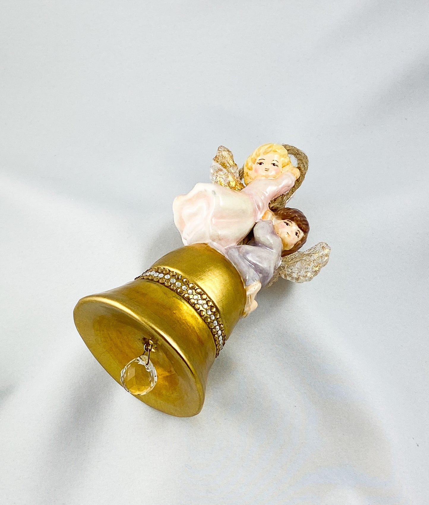 Two angels ring the golden bell, AtlasArt