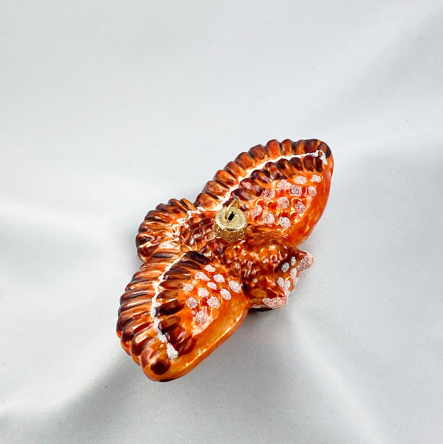 Fliegende rostbraune Eule