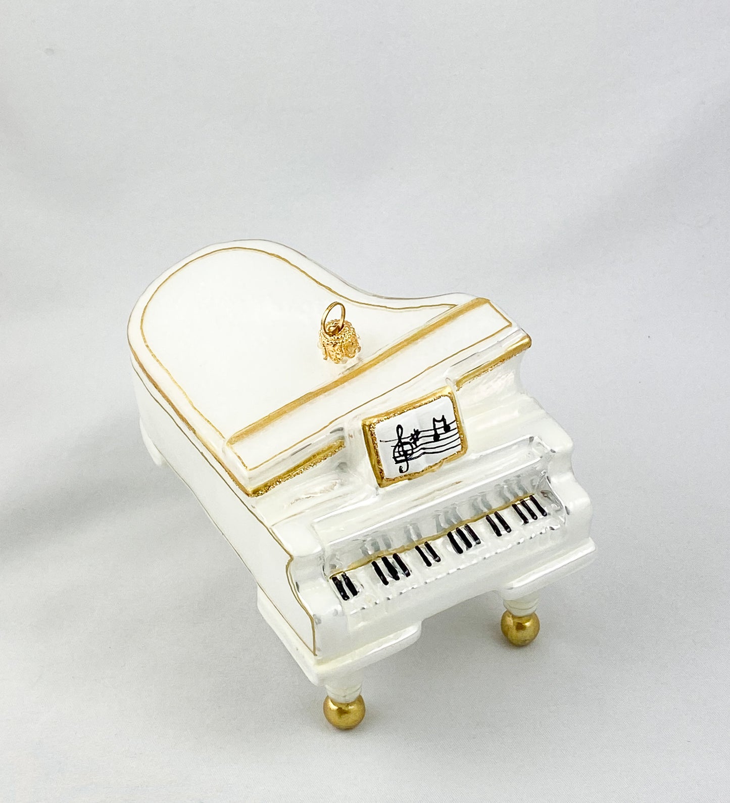 Weisser Flügel oder Piano