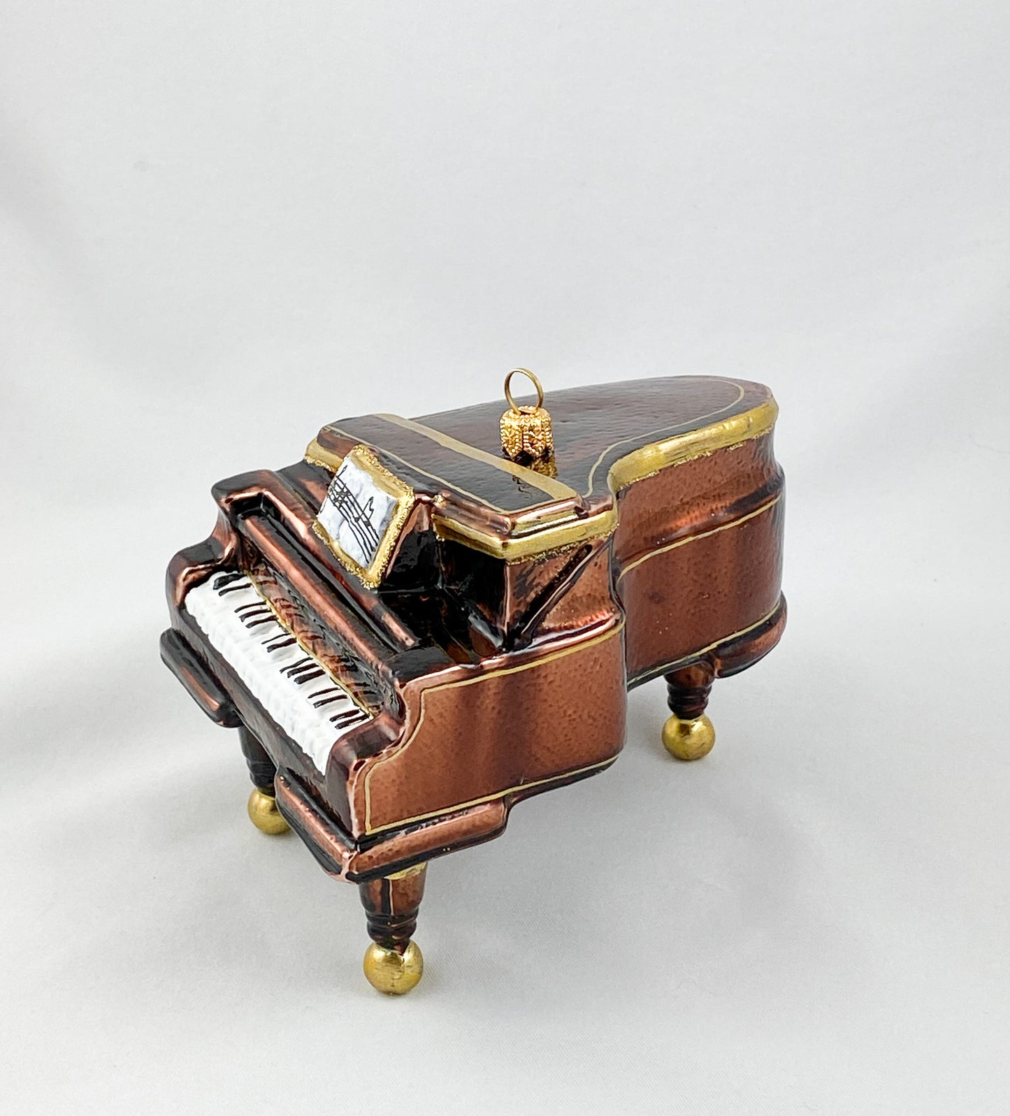 Brauner Flügel oder Piano