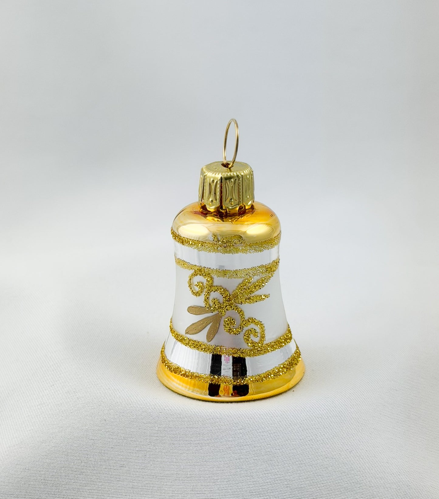 Weihnachts-Glöckchen Silber mit goldenem Dekor