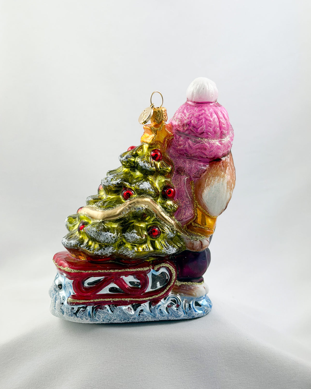 Das Häschen-Mädchen hat mit dem Schlitten den Weihnachtsbaum im Wald geholt, GlitterLab