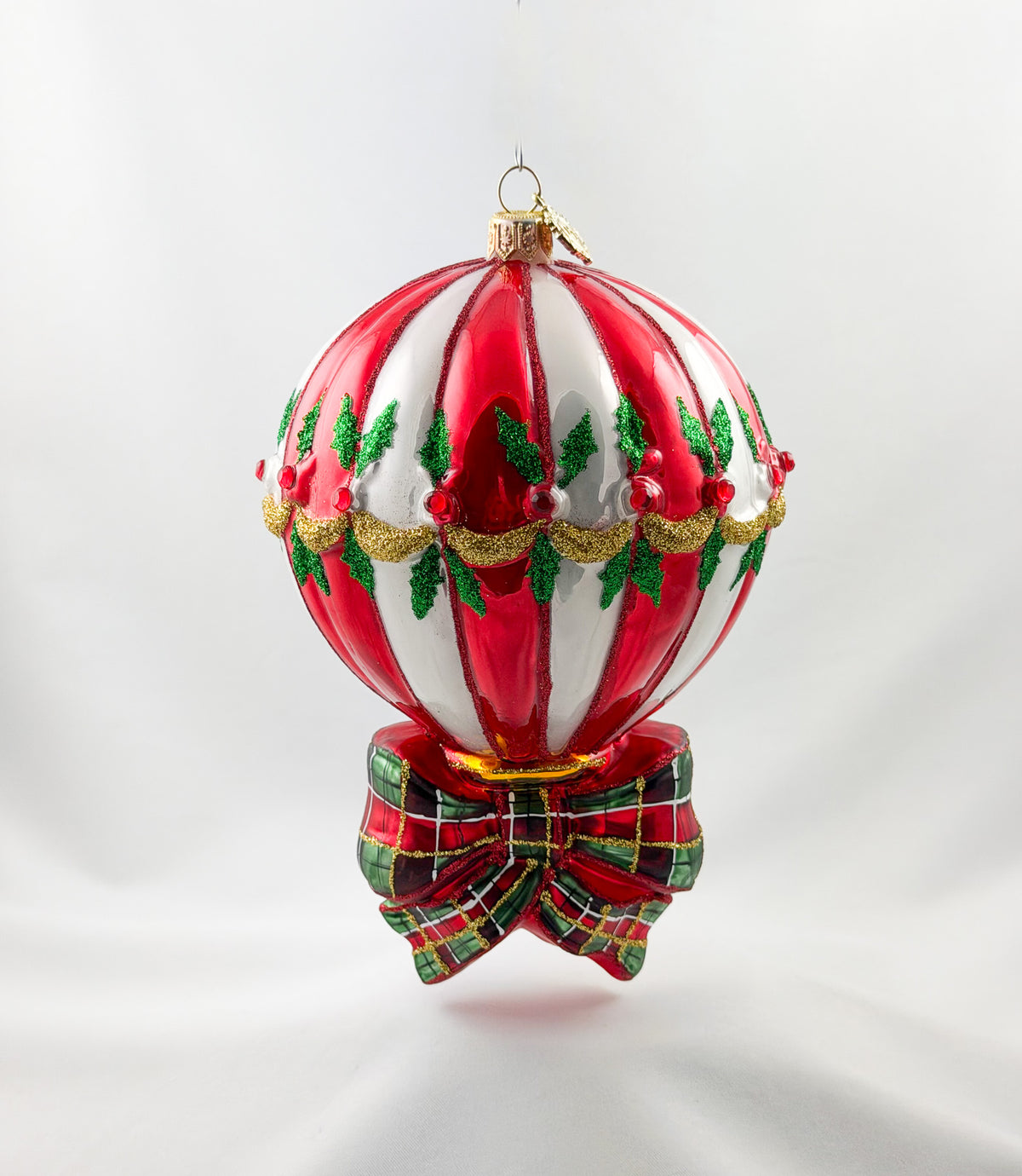 Weihnachtlich geschmückter Heissluft-Ballon,  Montgolfier