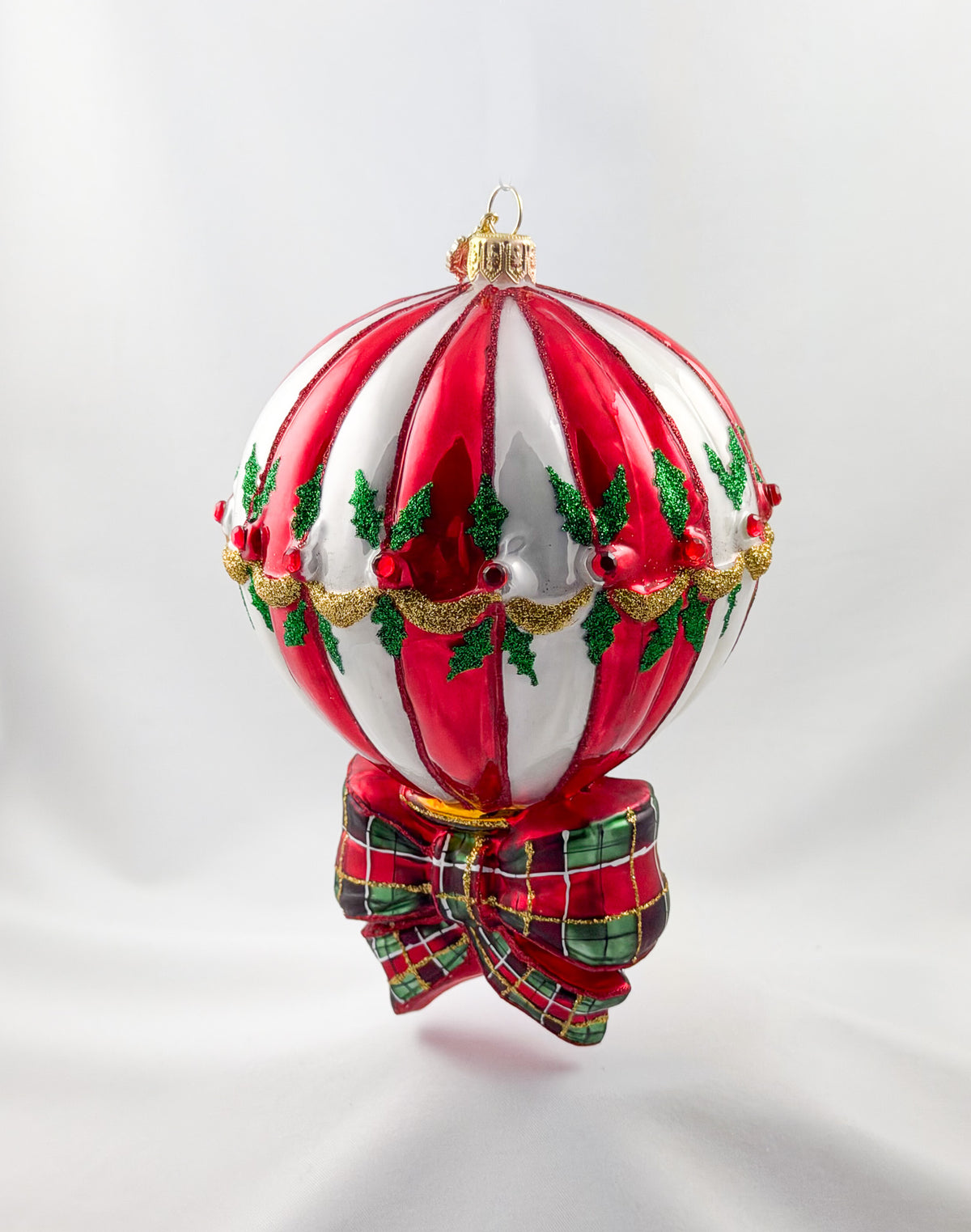 Weihnachtlich geschmückter Heissluft-Ballon,  Montgolfier