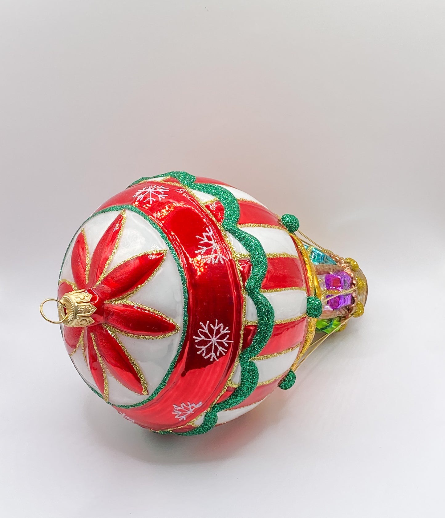 Grosser Heissluftballon mit Geschenken, Montgolfier