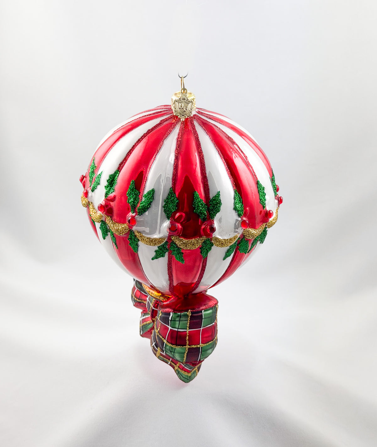 Weihnachtlich geschmückter Heissluft-Ballon,  Montgolfier