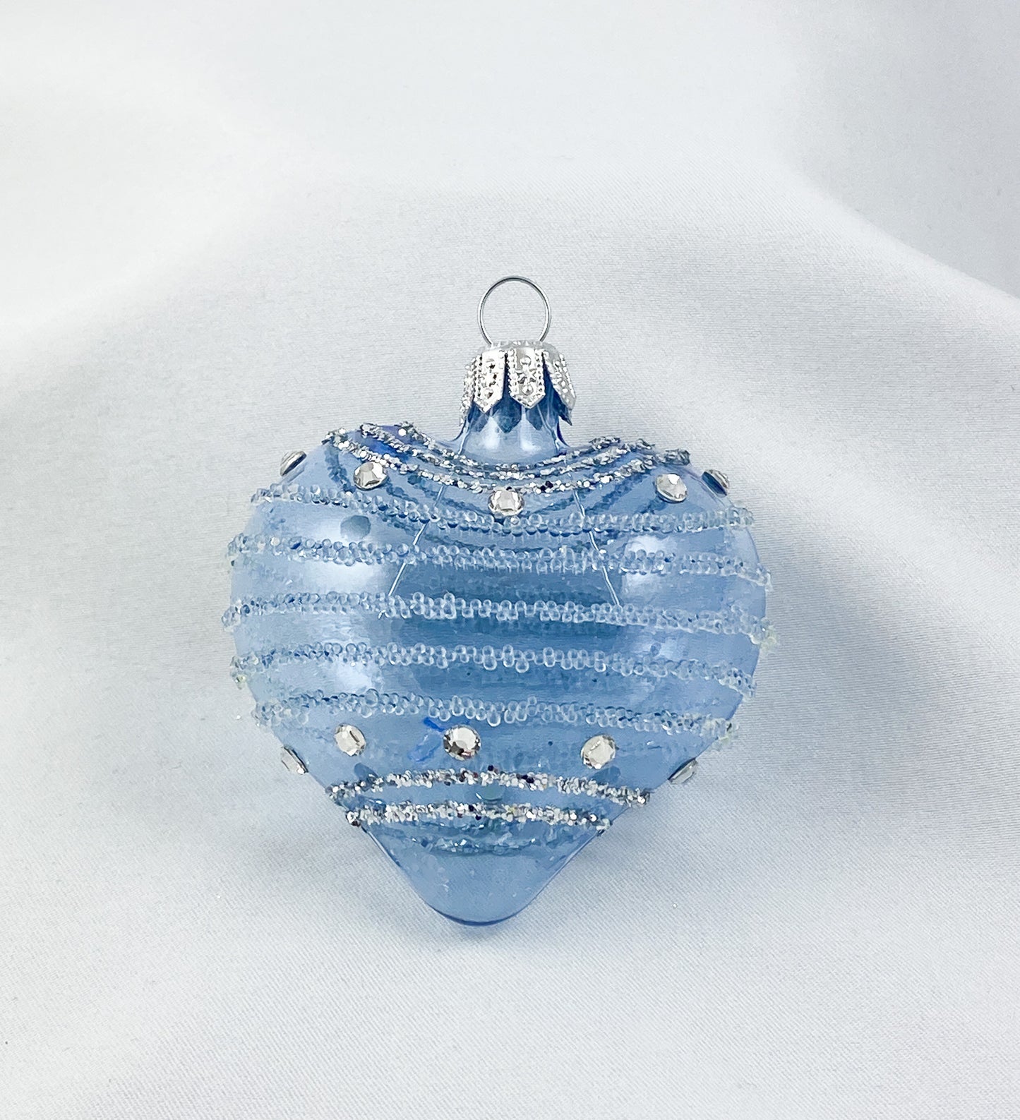 Hellblaues Herz mit Streifen-Dekor