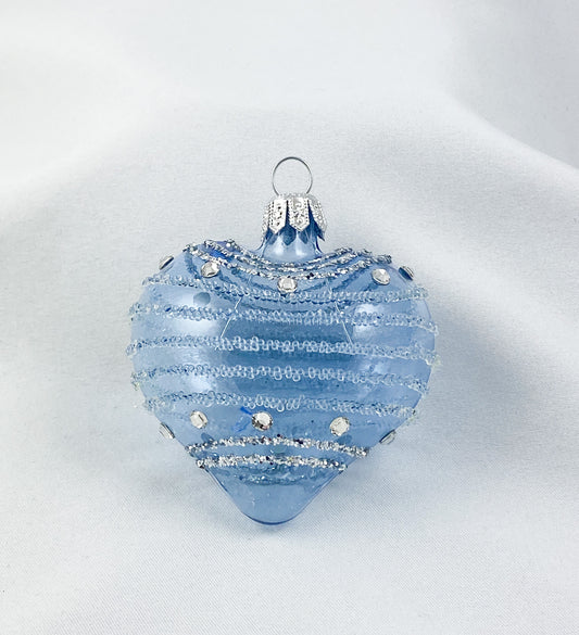 Hellblaues Herz mit Streifen-Dekor