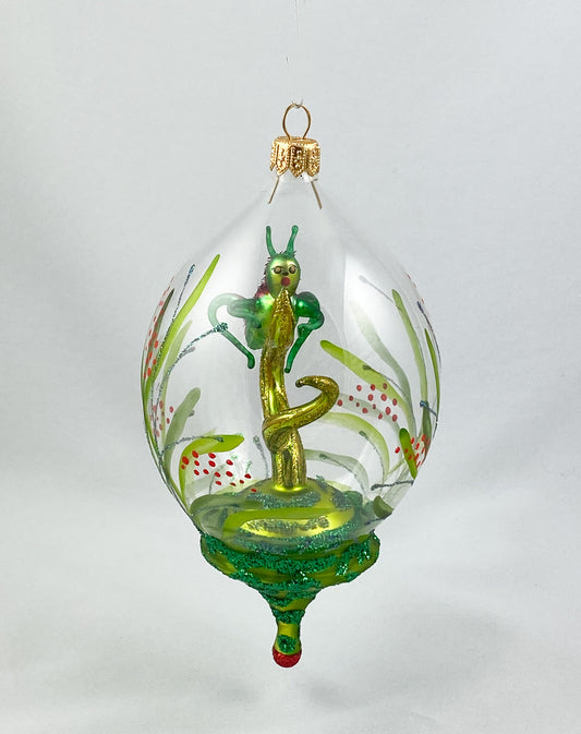 Heuschrecke im hohen Gras