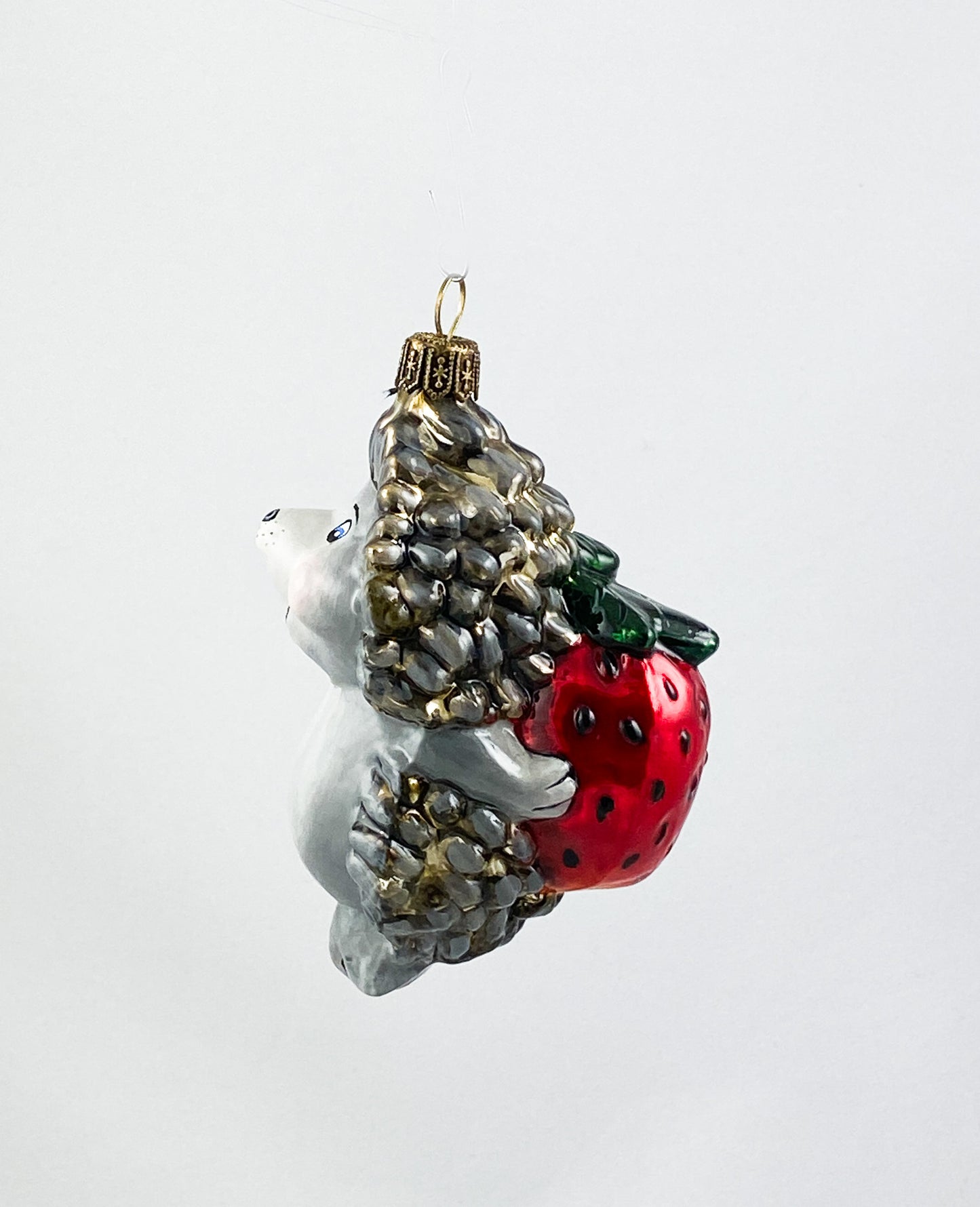 Hedgehog brings a large strawberry AtlasArt