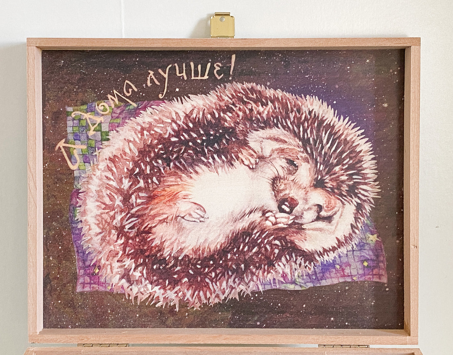Two children in a hedgehog sleigh, set of 2, in a wooden box