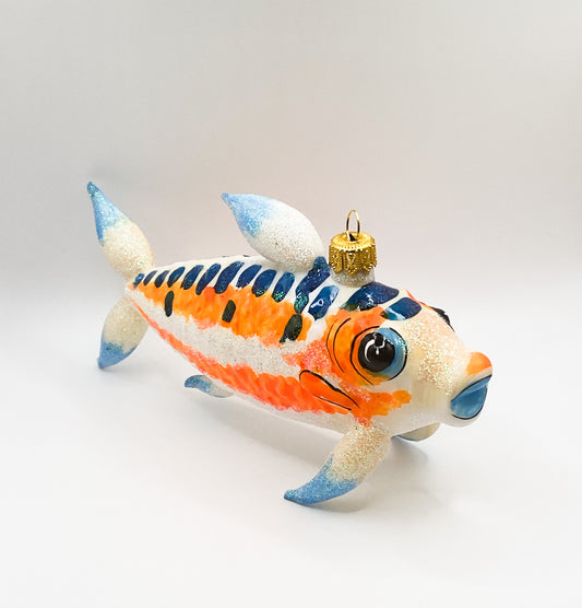 Koi mit orangen Streifen