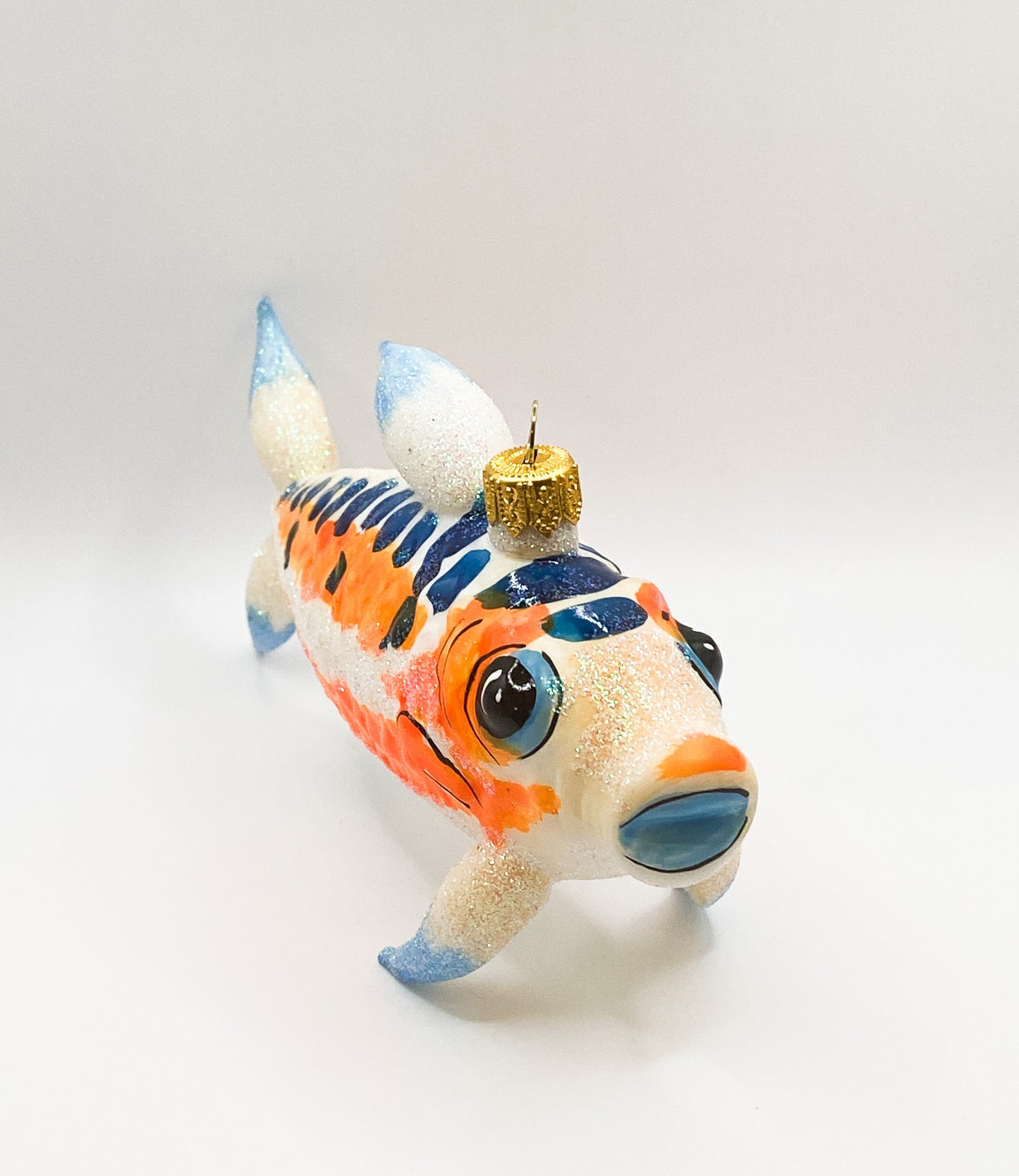 Koi mit orangen Streifen