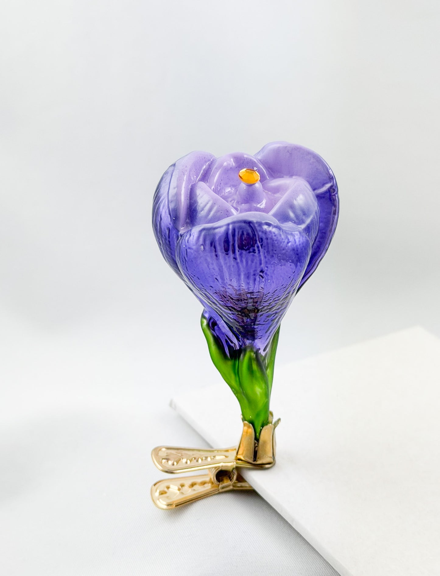 Krokusblüte violett am Clip