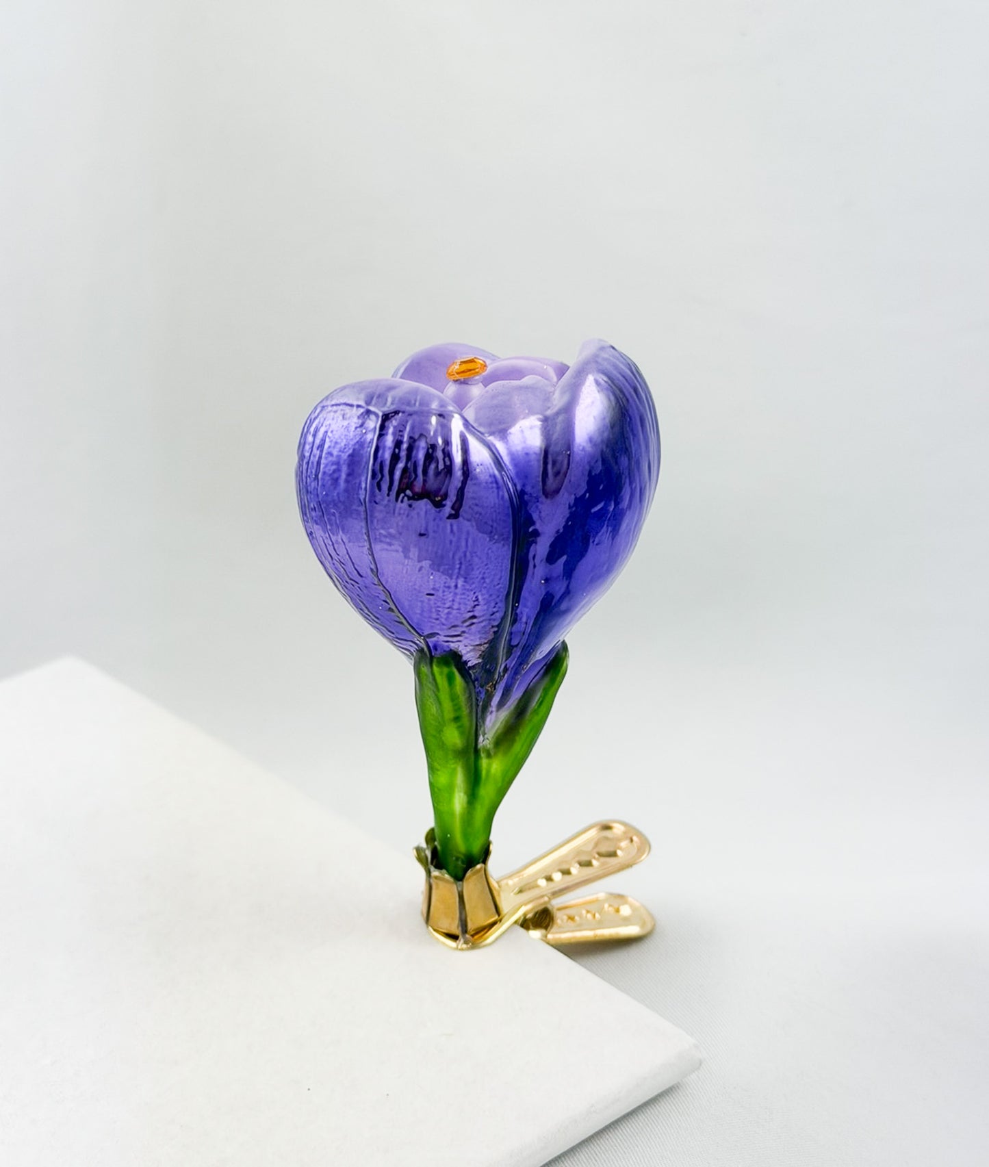 Krokusblüte violett am Clip