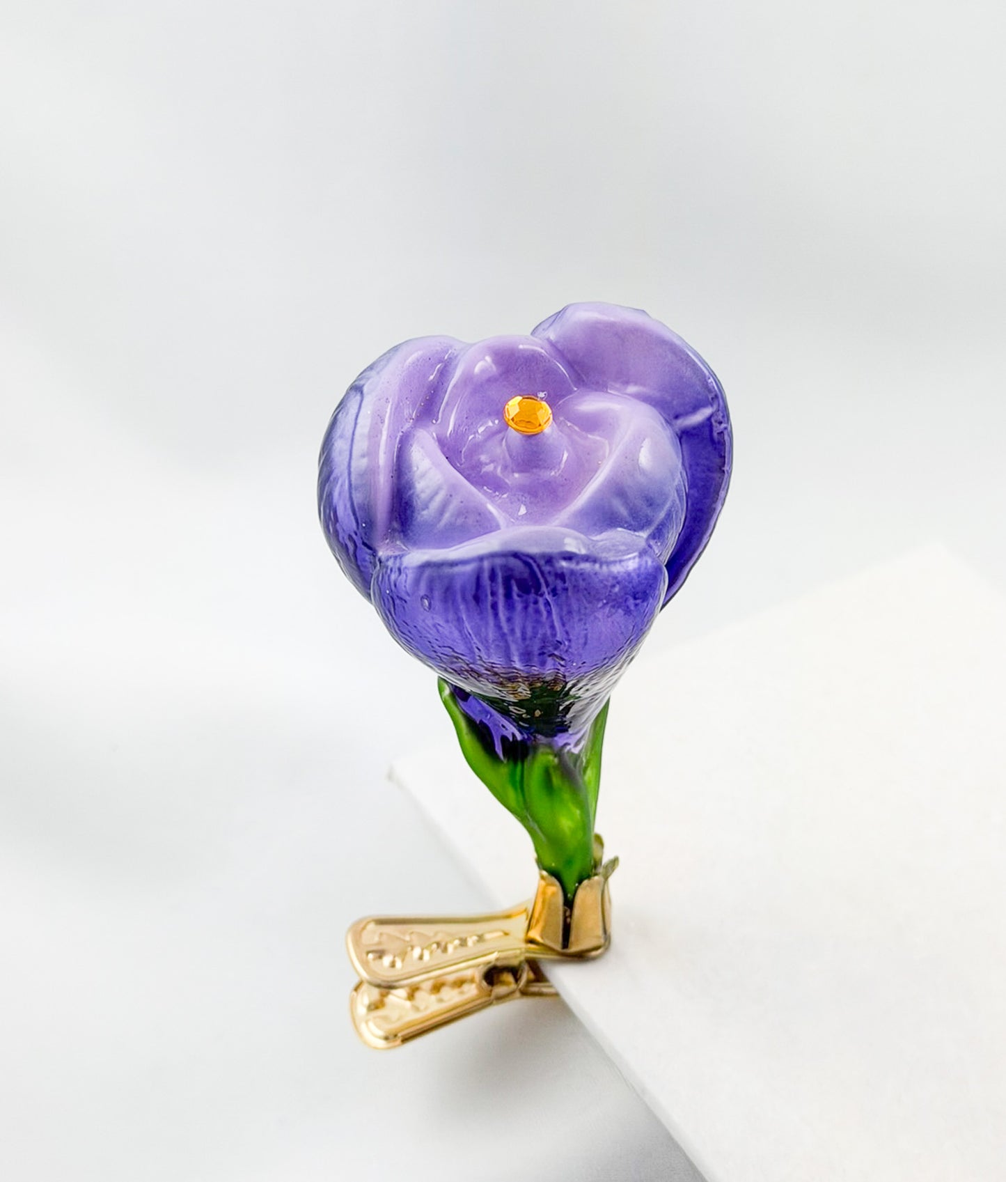 Krokusblüte violett am Clip