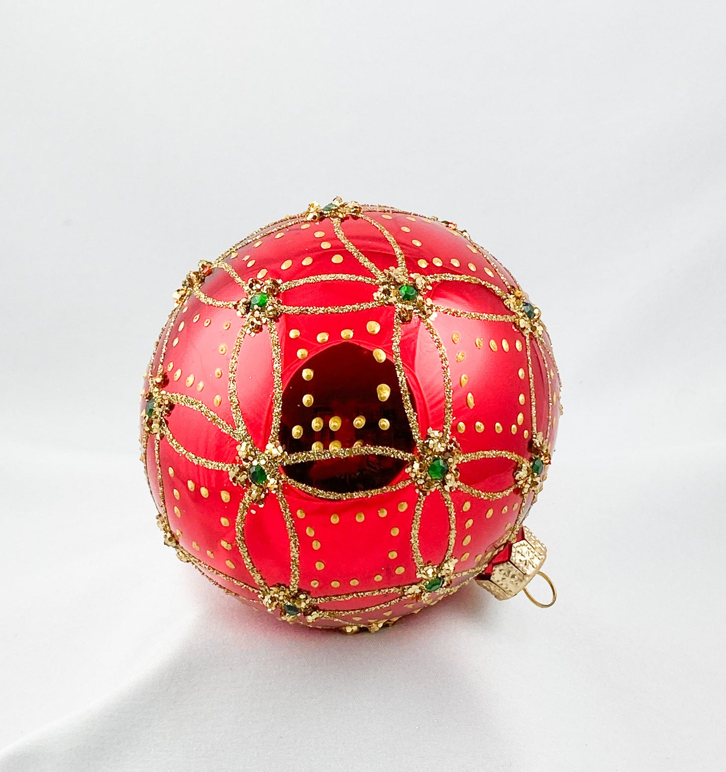 Kugel rot glanz mit grünen Steinen