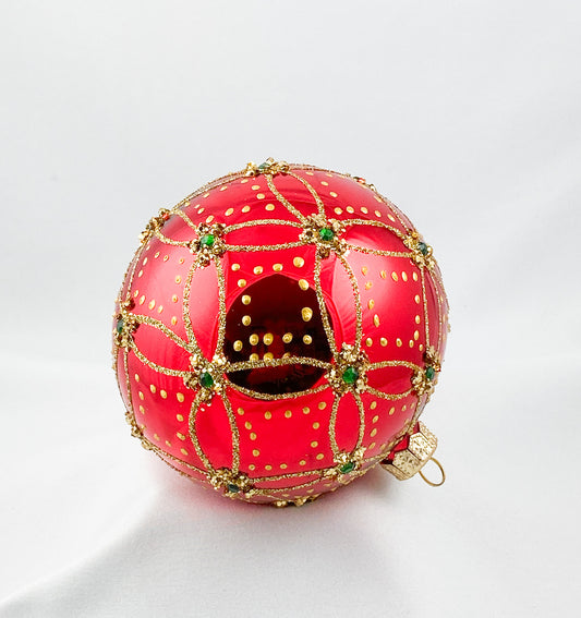 Kugel rot glanz mit grünen Steinen