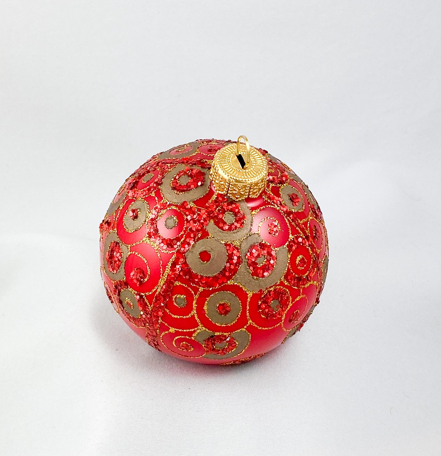 Kugel rot glanz mit Jugendstil-Dekor