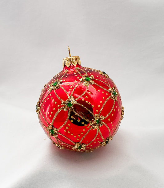 Kugel rot glanz mit grünen Steinen